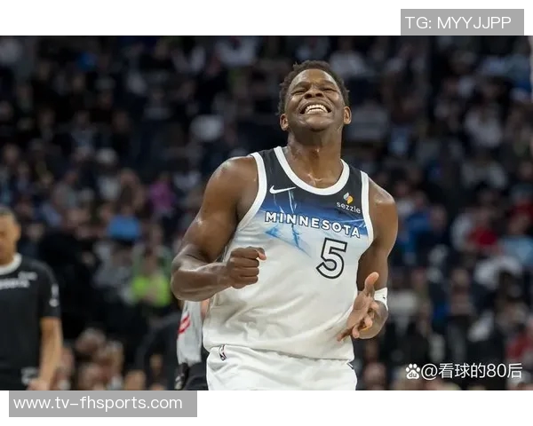 爱德华兹季前赛首球精彩回顾高难度撤步跳投展现夏季训练成果 爱德华兹季前赛首球精彩回顾高难度撤步跳投展现夏季训练成果