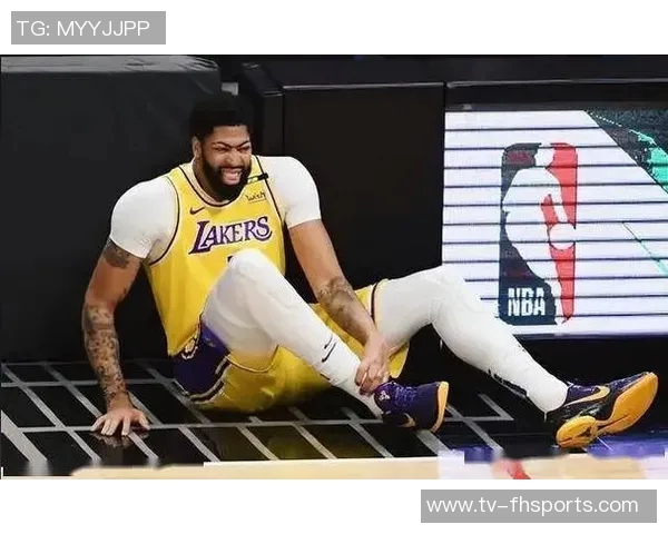 浓眉再遇伤病困扰首节小腿受伤退赛仅得4分4板表现受限 浓眉再遇伤病困扰首节小腿受伤退赛仅得4分4板表现受限